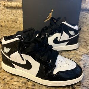 Jordan 1 Mid SE ASW 🖤🤍